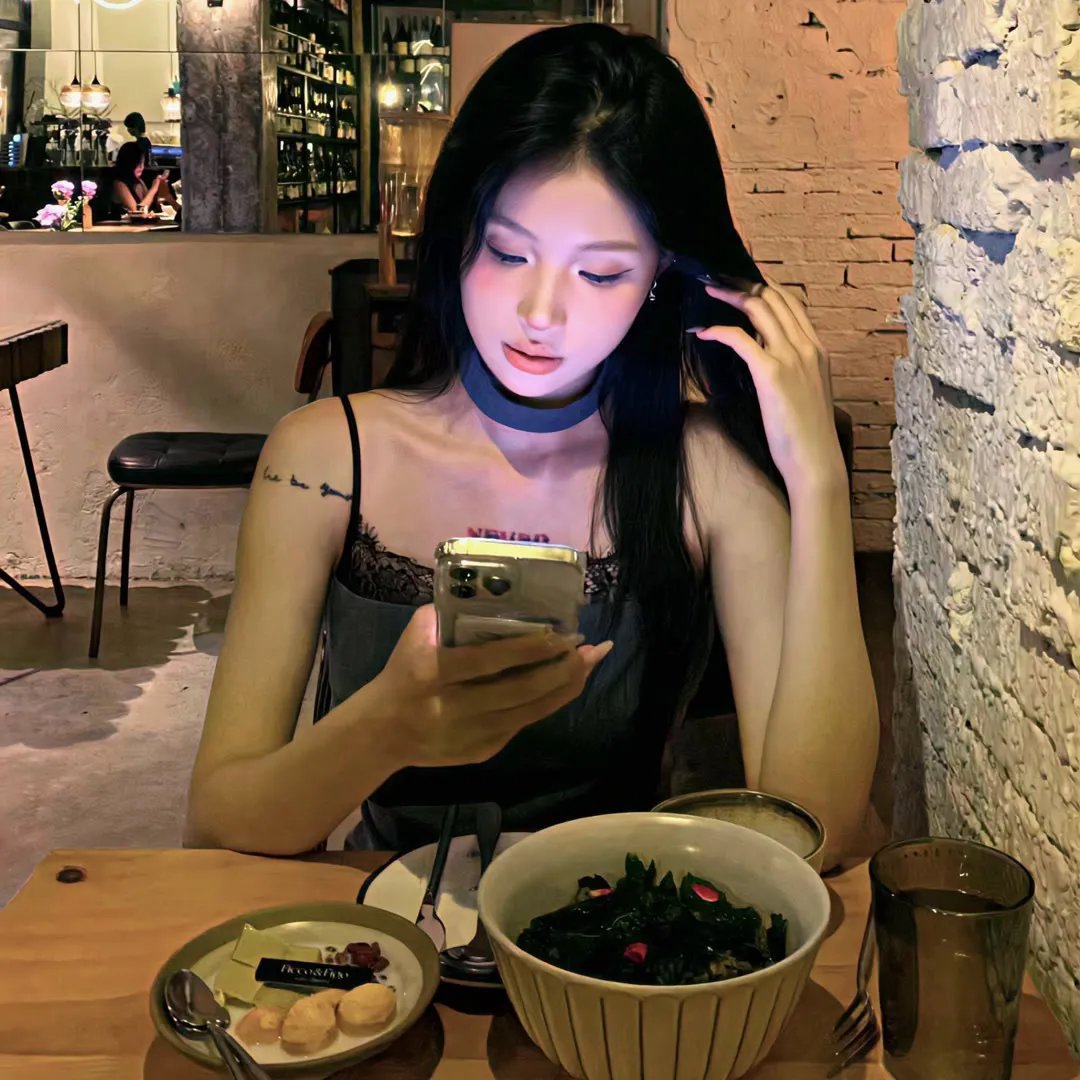 行走的鸡毛掸子在线观看海报